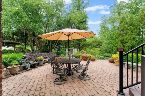 $1,000,000 | 247 James Way, Advance, NC 27006