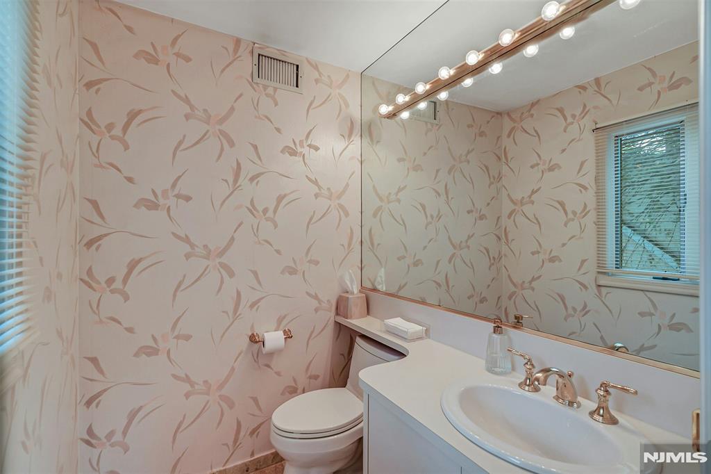 616 Rutland Avenue Teaneck, NJ 07666 - Photo 18 of 39