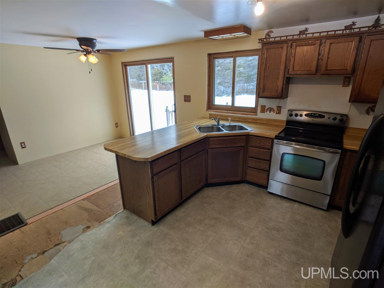 282 Sunset Lake Road Iron River, MI 49935 - Photo 4 of 27 Gallery Image 4