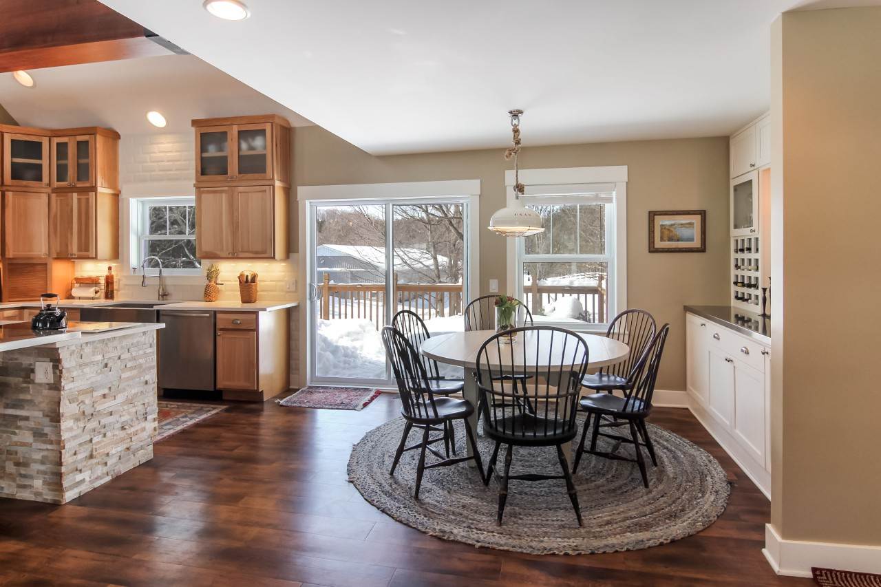 10100 South Maple City Road Maple City, MI 49664 - Photo 6 of 38 1884944-5.JPG