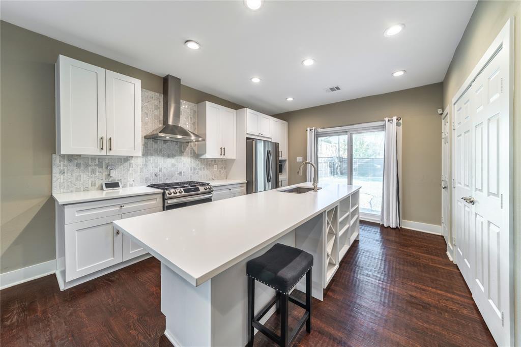 7214 Kenwell Street Dallas, TX 75209 - Photo 26 of 40 a large kitchen with kitchen island a large island in it