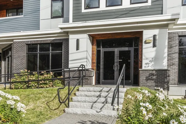 $740,000 | 395 Alewife Brook Parkway, Unit 2C, Somerville, MA 02144