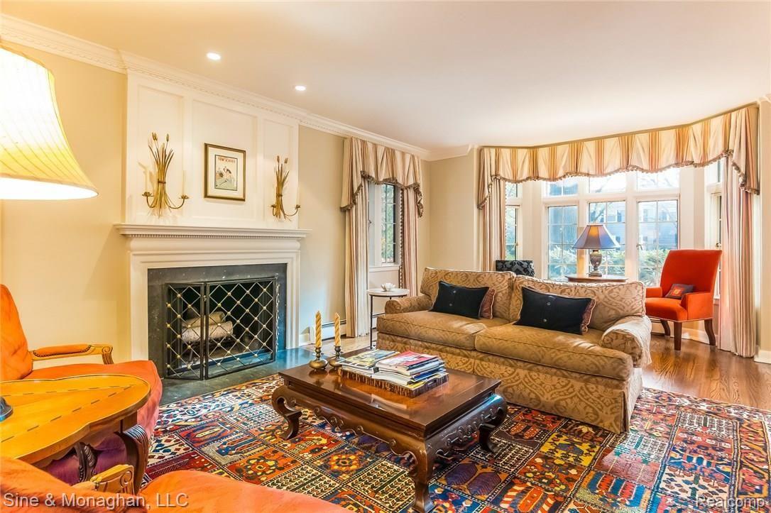 008-Living_Room-3435693-medium.jpg