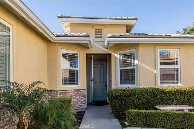 a view of livingroom with hardwood floor and window