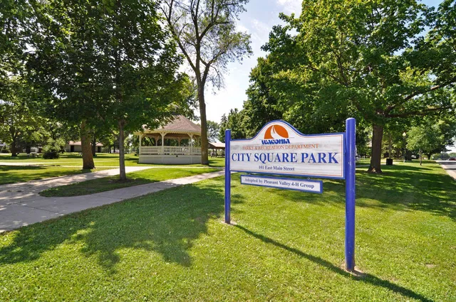 $1,095,000 | 202 Sandy Shores Road, Waconia, MN 55387