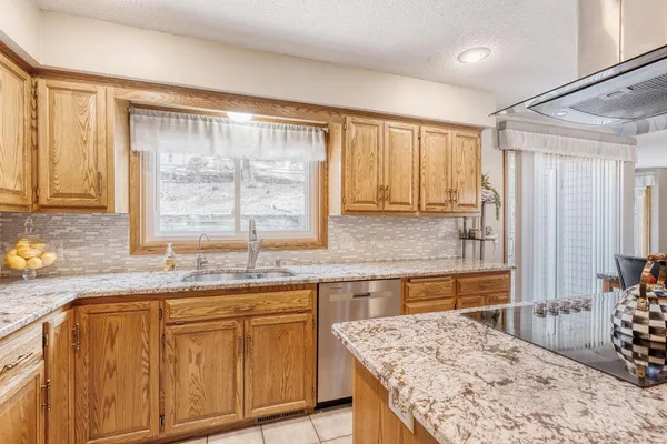 $599,900 | 4120 Minnesota Lane North, Plymouth, MN 55446