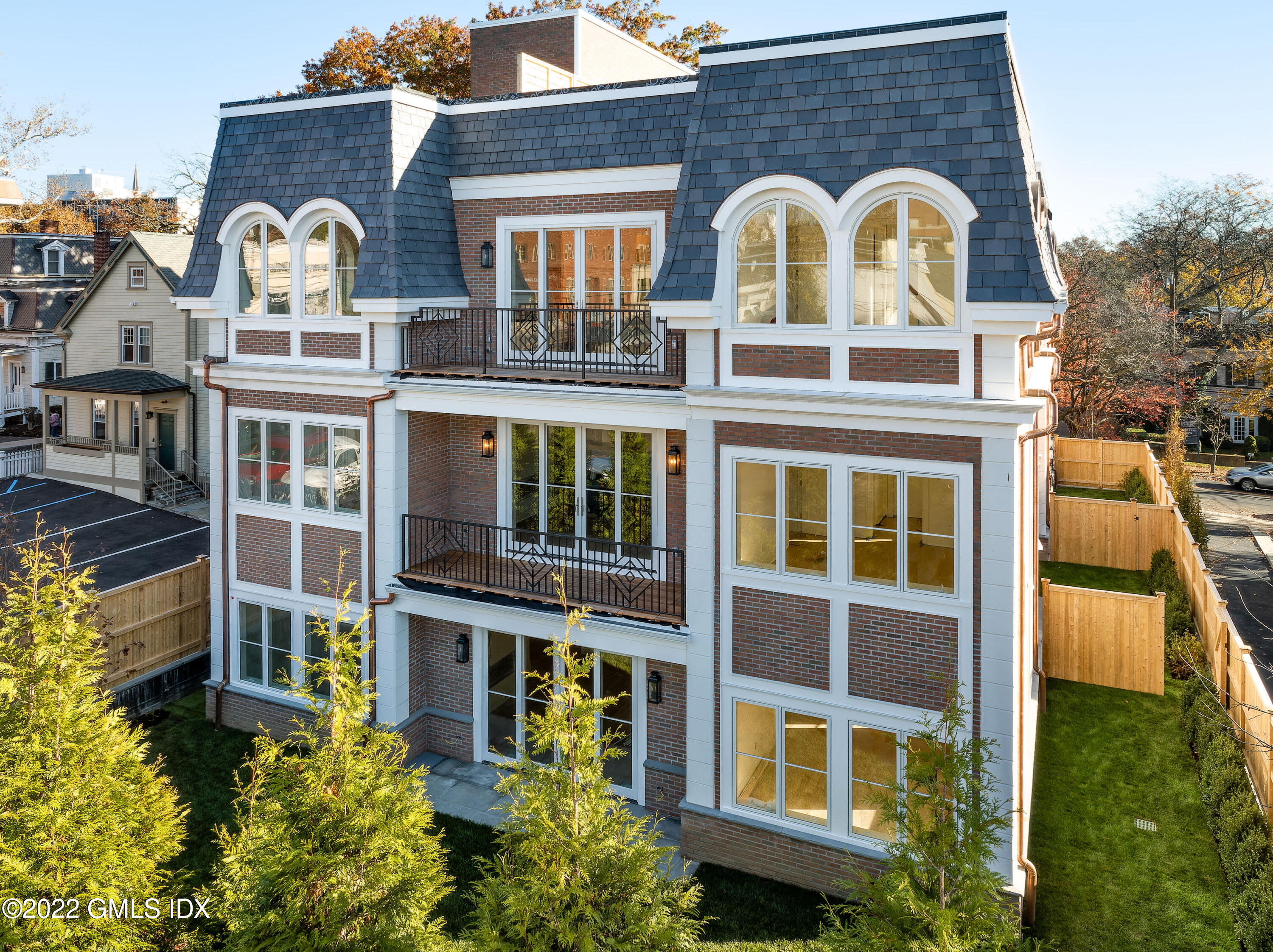 62 Mason Street, Unit 2W Greenwich, CT 06830 - Photo 16 of 18 a front view of a multi story residential apartment building