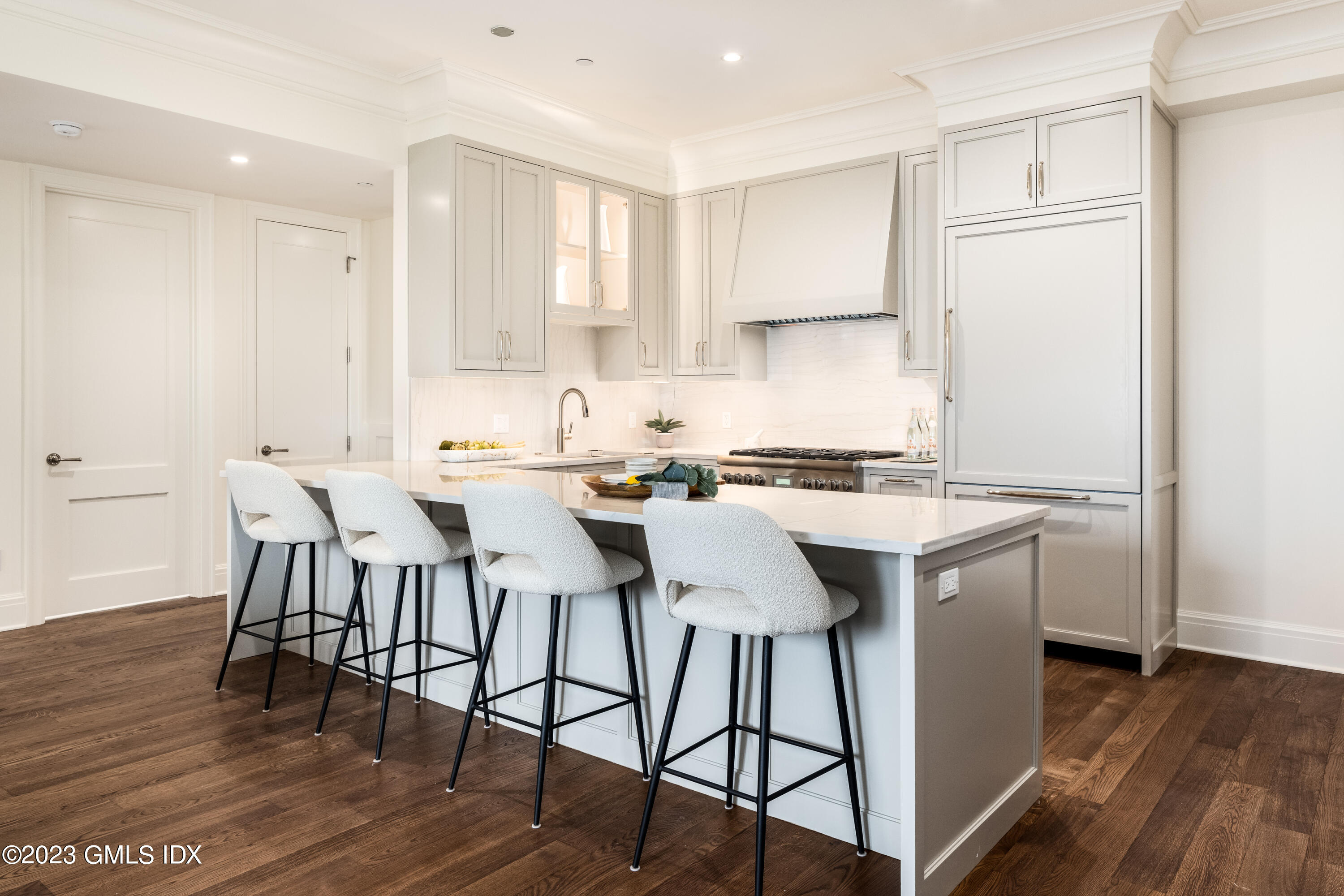 62 Mason Street, Unit 2W Greenwich, CT 06830 - Photo 5 of 18 a kitchen with a table chairs refrigerator and cabinets