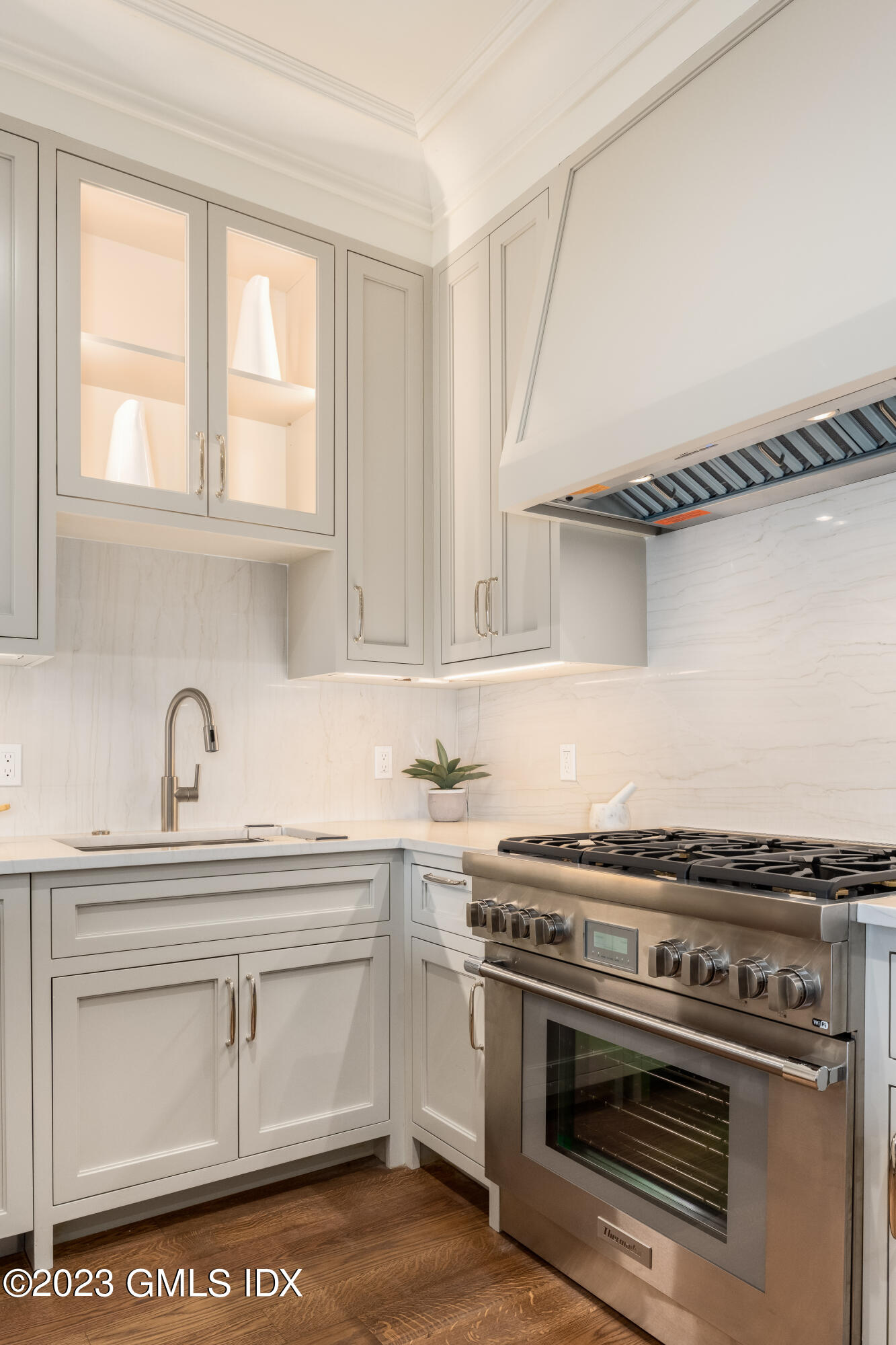 62 Mason Street, Unit 2W Greenwich, CT 06830 - Photo 7 of 18 a kitchen with white cabinets and appliances