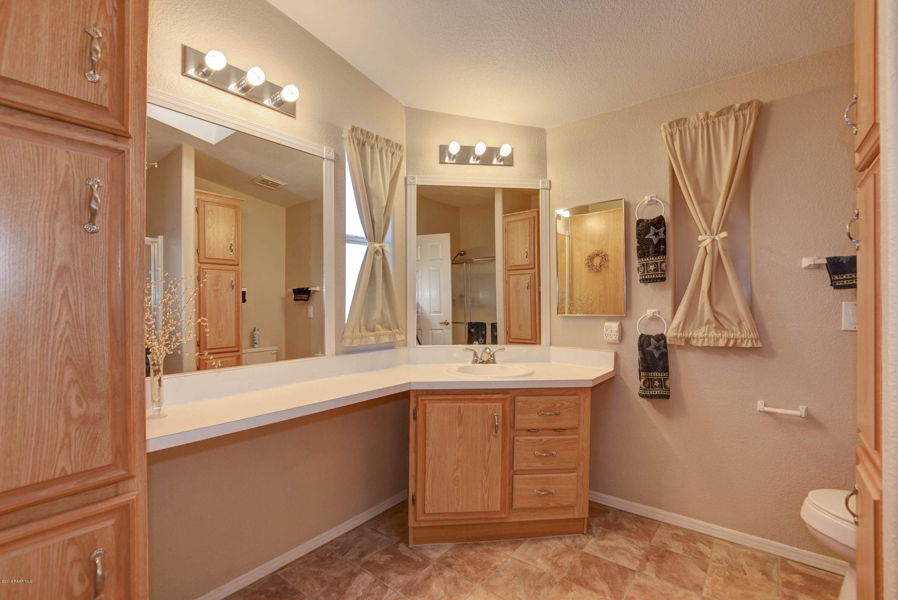 12120 East Obsidian Loop Road Dewey, AZ 86327 - Photo 13 of 23 013_Master Bathroom