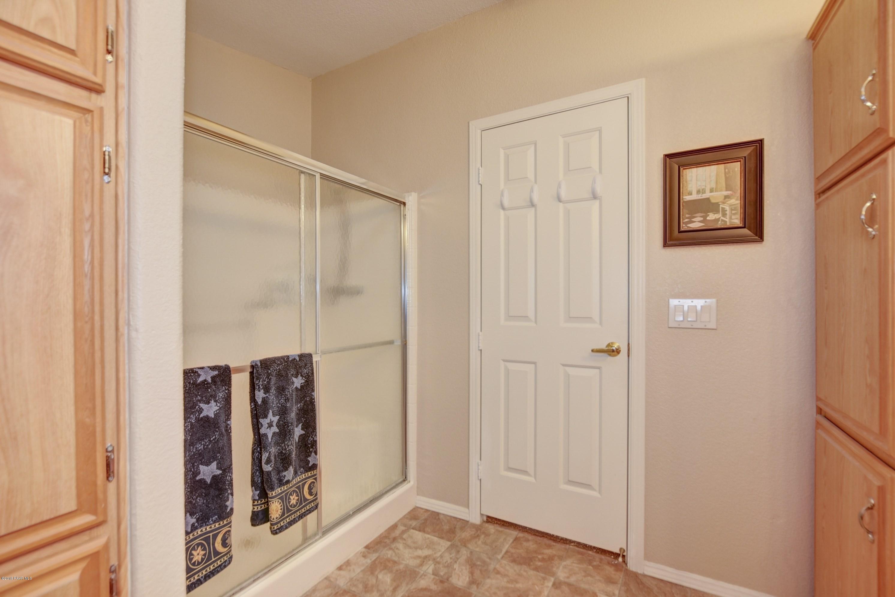 12120 East Obsidian Loop Road Dewey, AZ 86327 - Photo 14 of 23 014_Master Bathroom