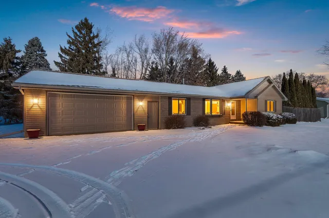 $364,900 | 2980 West Northland Avenue, Appleton, WI 54914