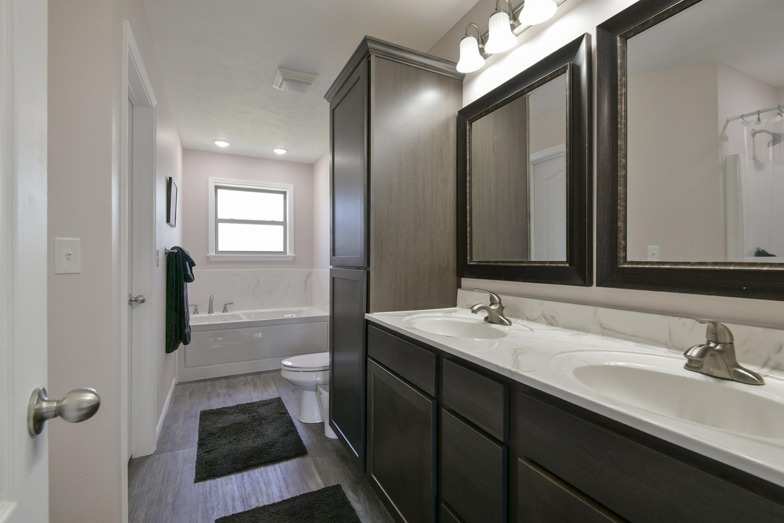 880 Black Forest Lane Reeds Spring, MO 65737 - Photo 20 of 58 Primary Bath 1