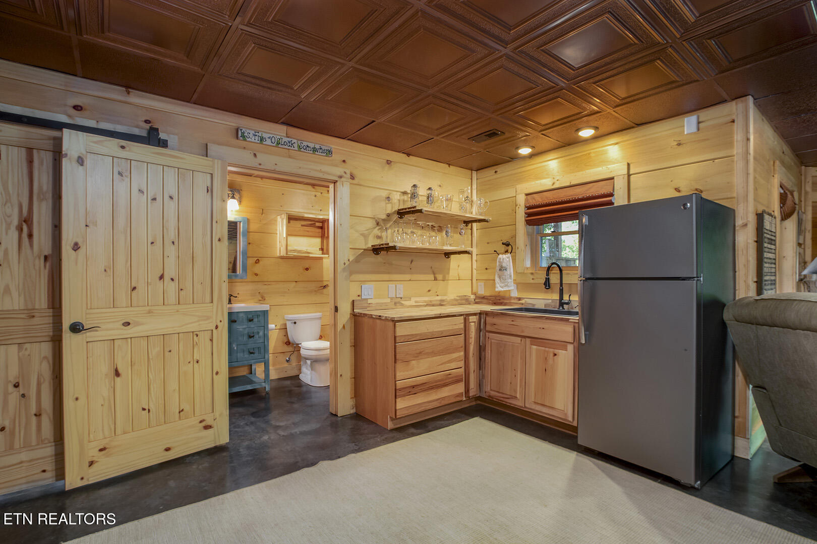 120 Island Road Kingston, TN 37763 - Photo 32 of 60 32_IslandRoad_120_Kitchenette
