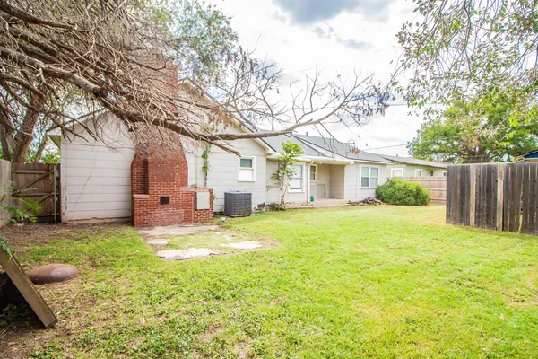 $1,550 | 3214 27th Street, Lubbock, TX 79410