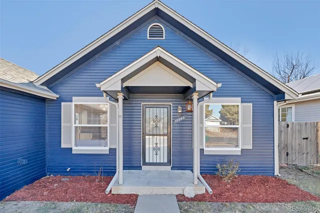 a view of backyard of house