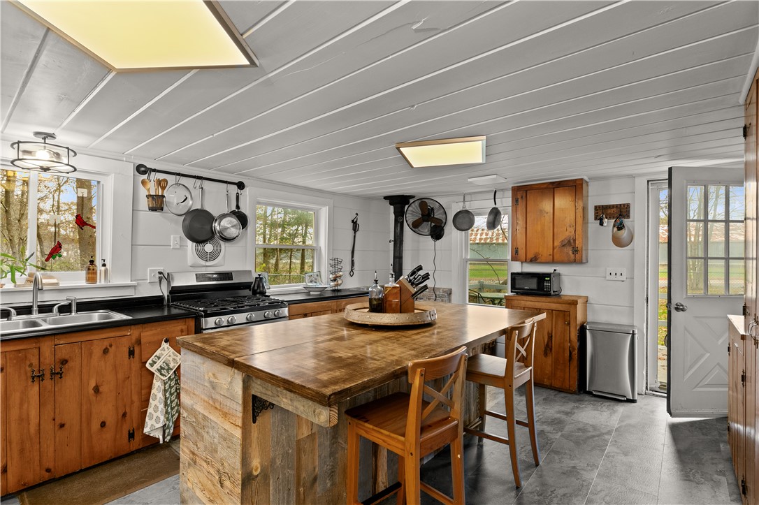 70 Cucumber Hill Road Foster, RI 02825 - Photo 3 of 33