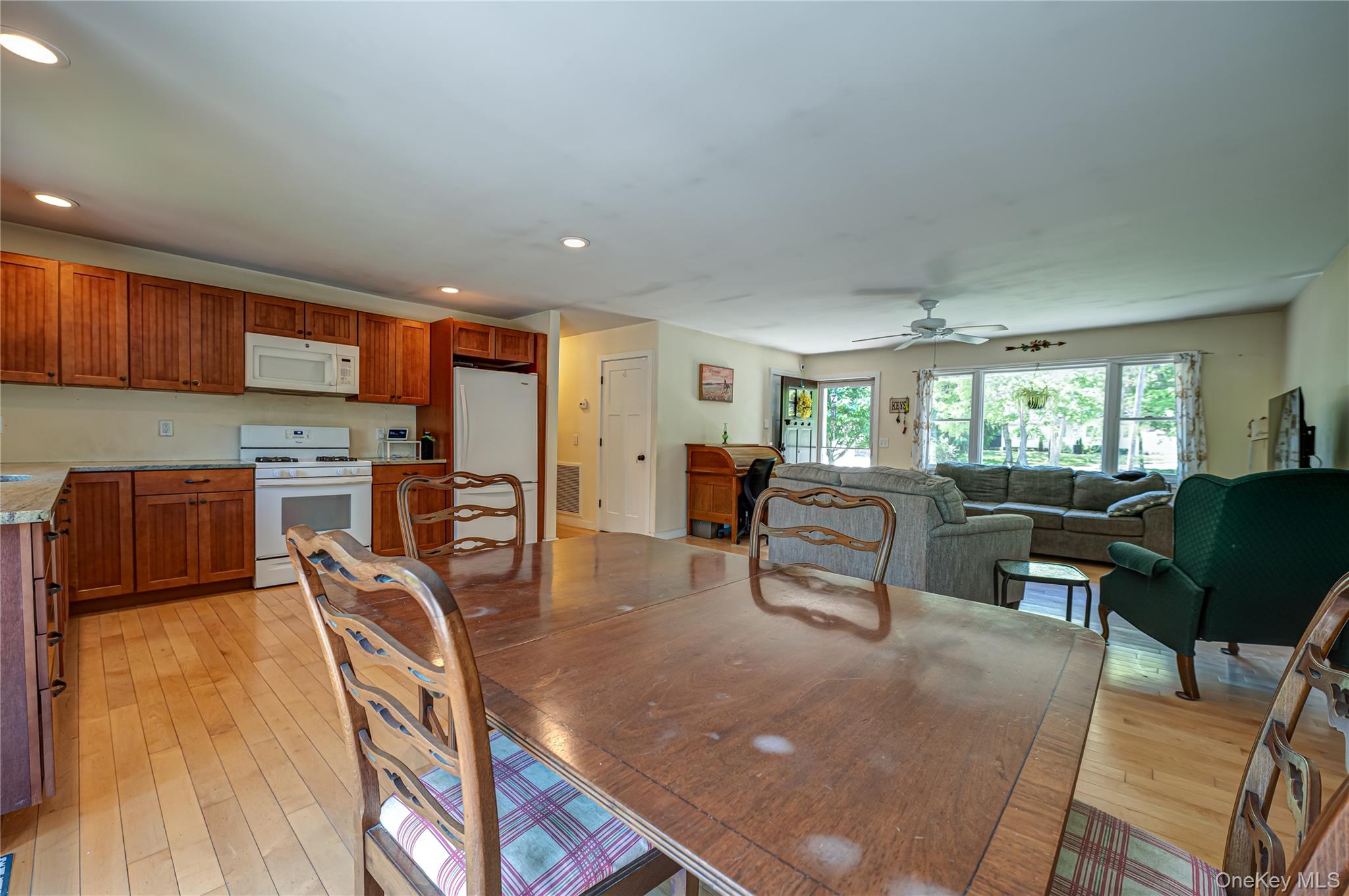 37 Crescent Bow Ridge, NY 11961 - Photo 3 of 17