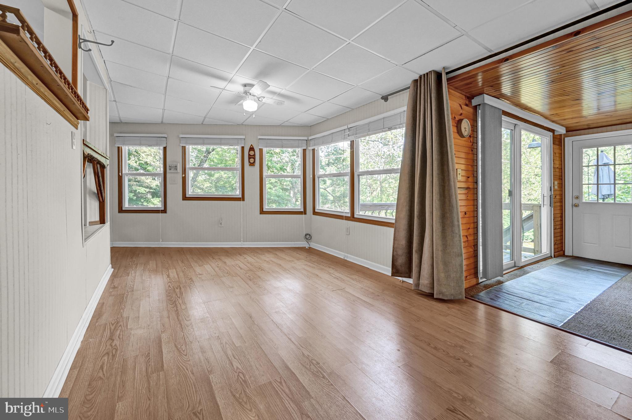 563 Johnson Road Delta, PA 17314 - Photo 6 of 26 Living room