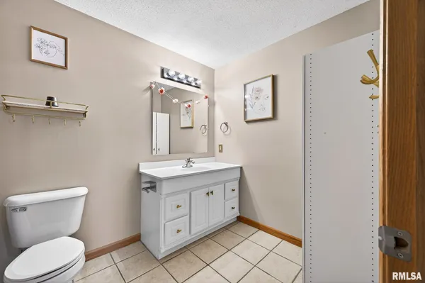 $349,900 | 512 Bittersweet Avenue, Germantown Hills, IL 61548