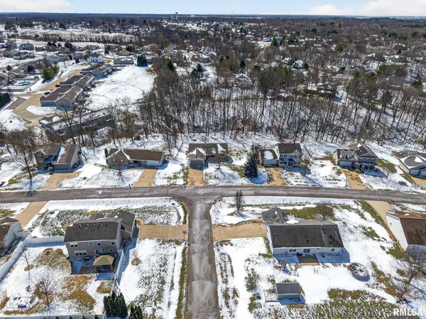 $349,900 | 512 Bittersweet Avenue, Germantown Hills, IL 61548