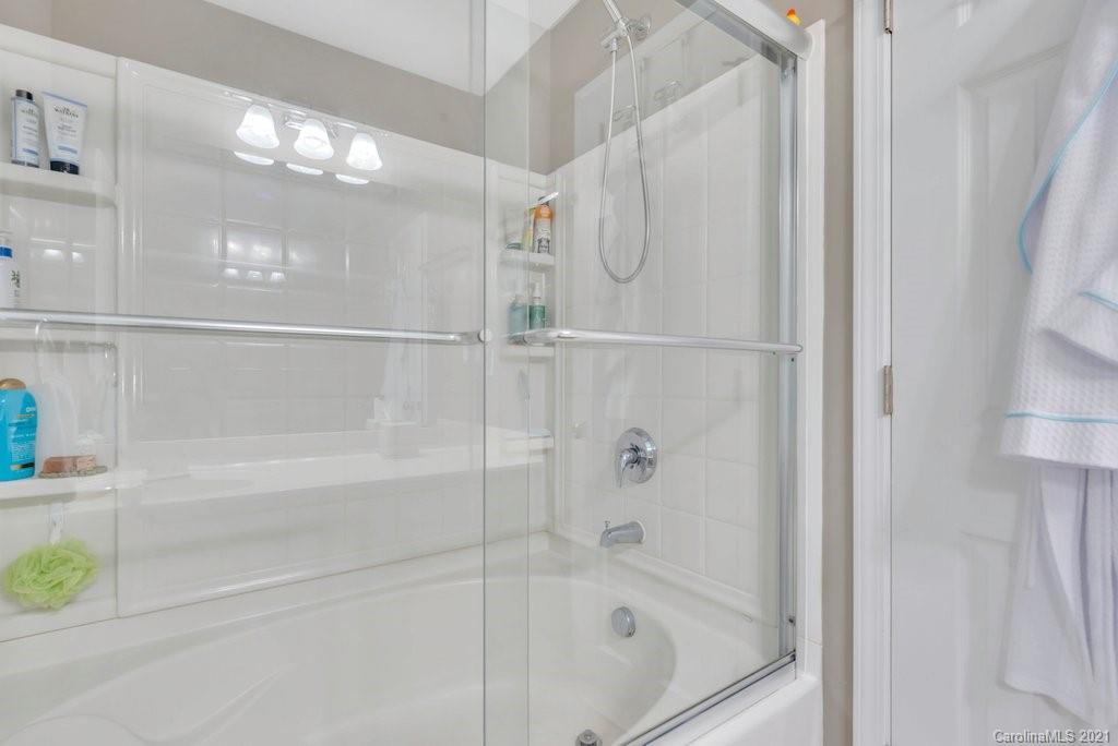 11620 Rabbit Ridge Road Charlotte, NC 28270 - Photo 15 of 24 a bathroom with a bathtub