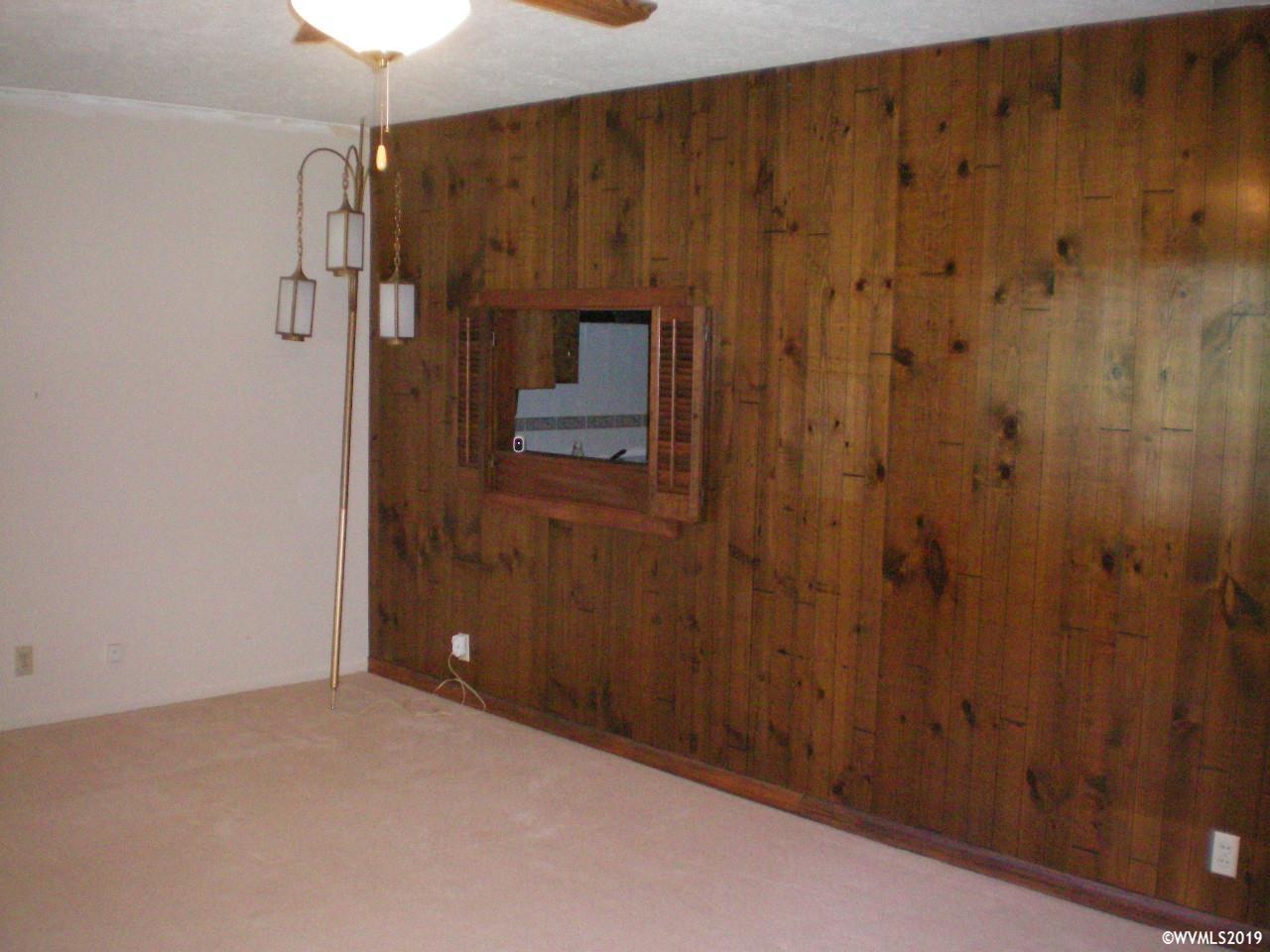 17210 Boones Ferry Road Northeast Woodburn, OR 97071 - Photo 5 of 21 Gallery Image 5