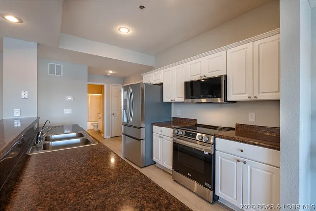 $465,000 | 806 Harbour Towne Drive, Unit 806E, Lake Ozark, MO 65049