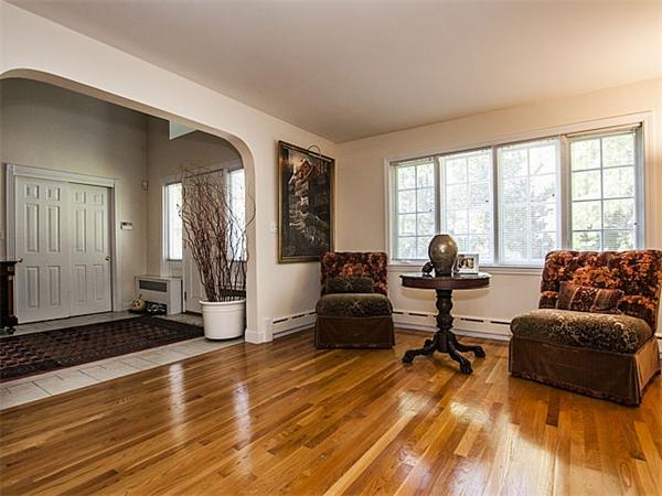 99 Pickwick Road Newton, MA 02468 - Photo 4 of 25