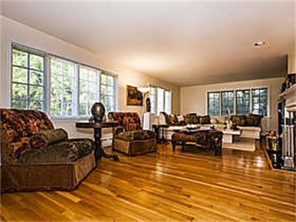 99 Pickwick Road Newton, MA 02468 - Photo 5 of 25