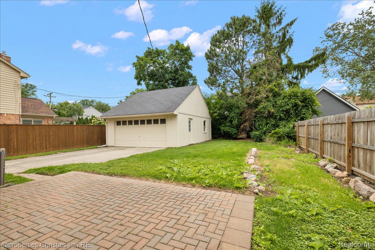 2635 Dorchester Road Birmingham, MI 48009 - Photo 43 of 44