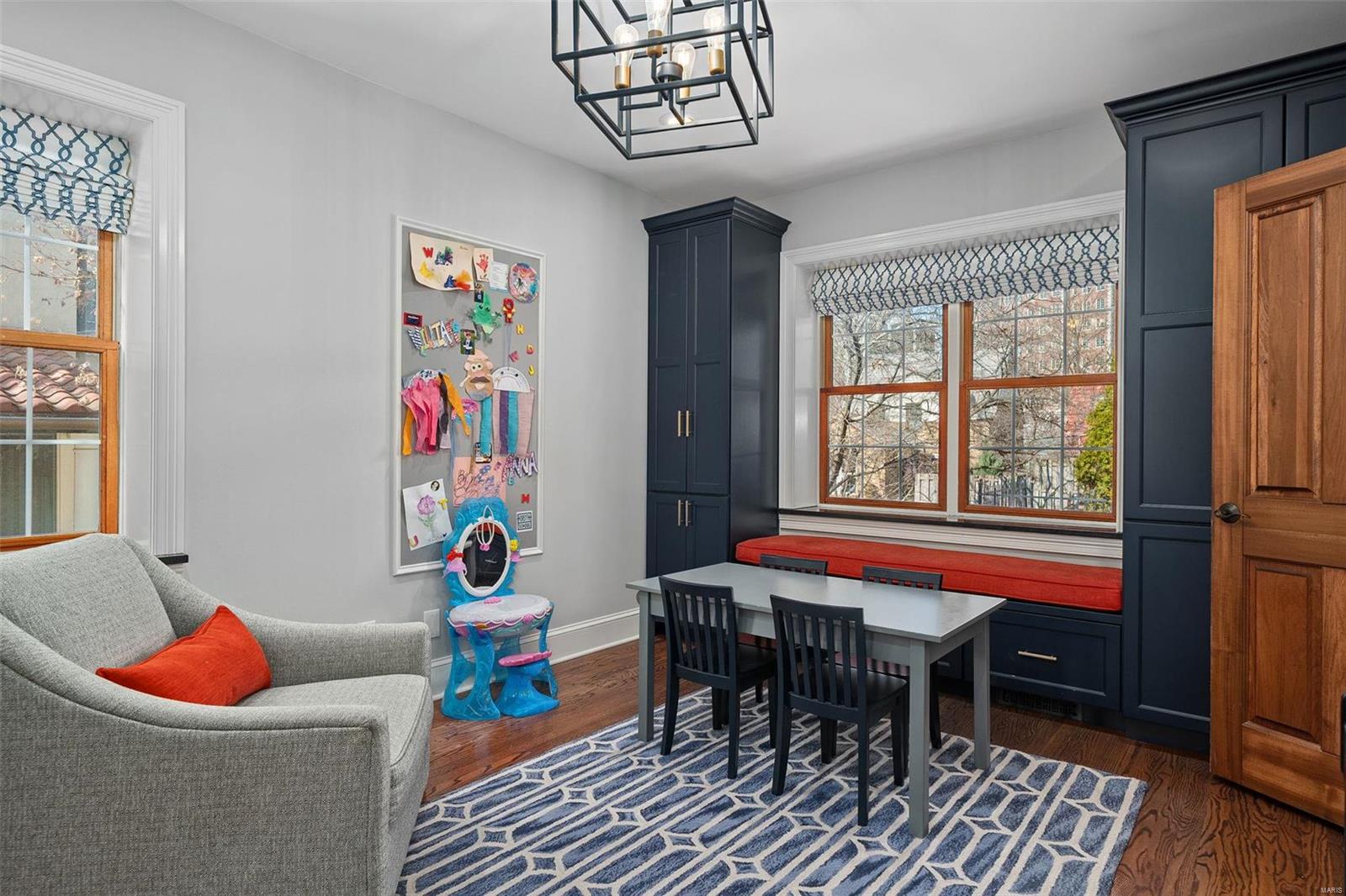 7621 Shirley Drive Clayton, MO 63105 - Photo 8 of 53