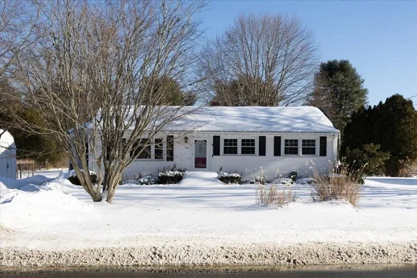 $524,000 | 536 North Avenue, Rochester, MA 02770