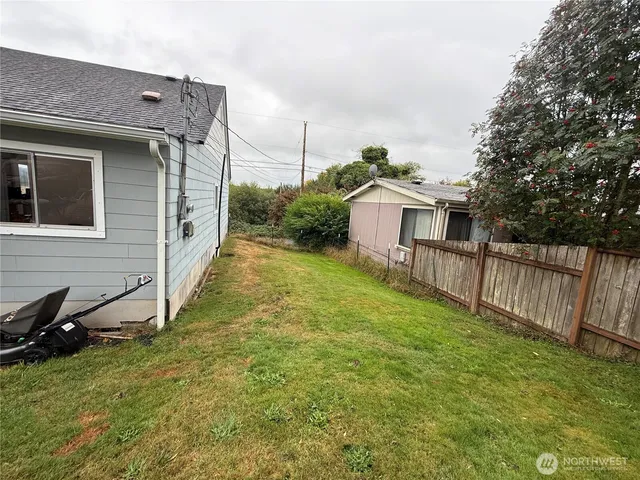 a view of a house with backyard and porch