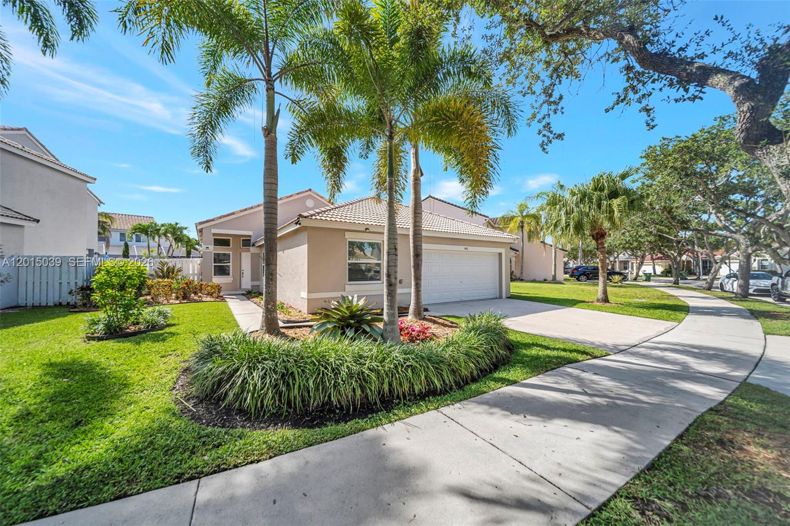 941 Briar Ridge Road Weston, FL 33327 - Photo 1 of 48