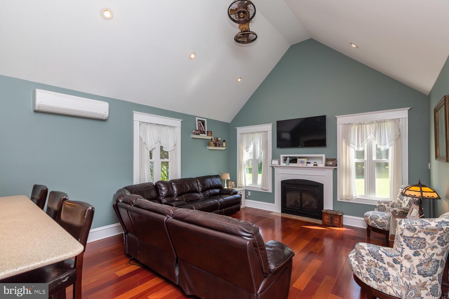 124 Rutledge Avenue Rutledge, PA 19070 - Photo 12 of 24 Family Room