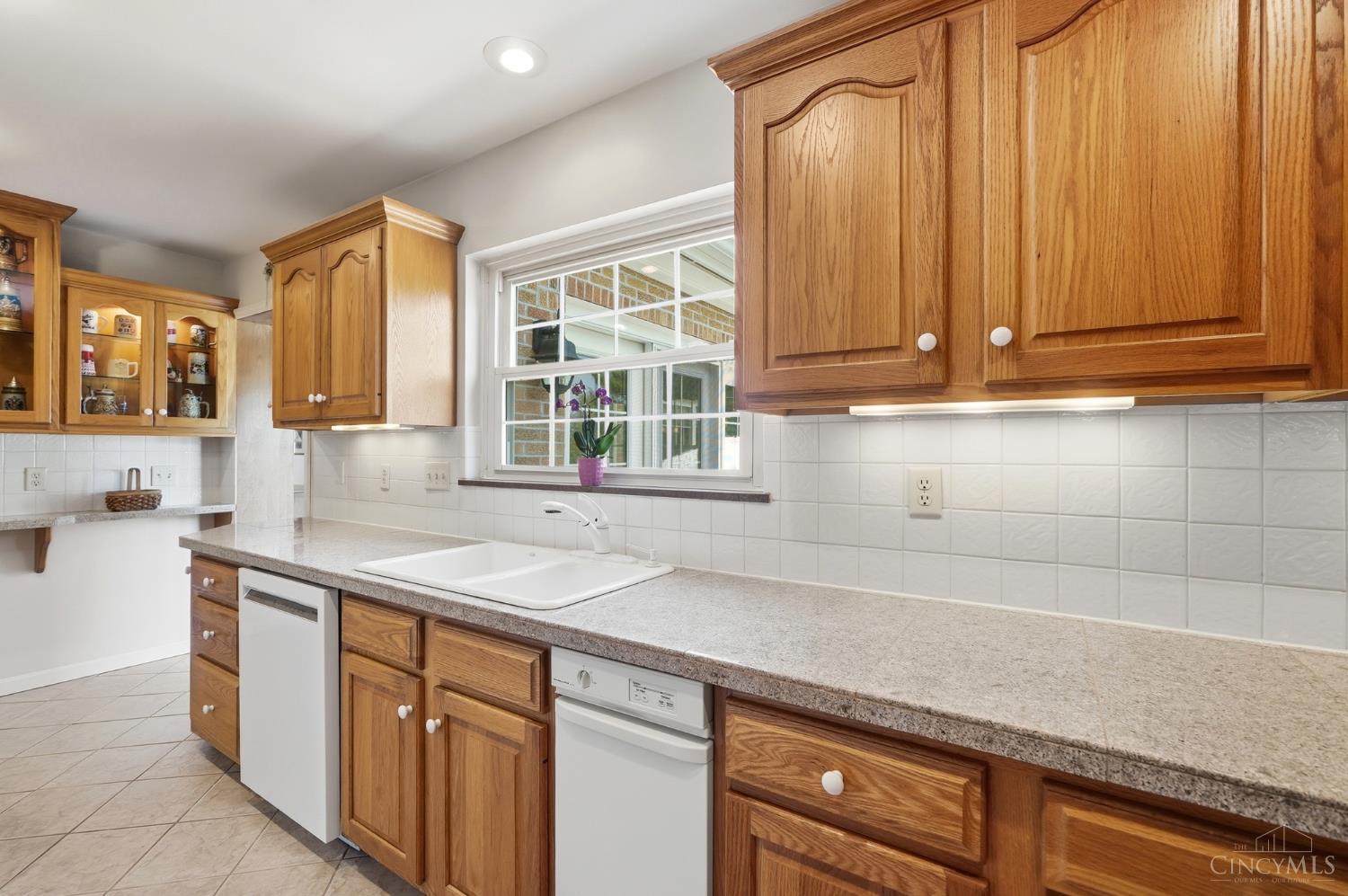6596 Springdale Road Cincinnati, OH 45247 - Photo 12 of 81