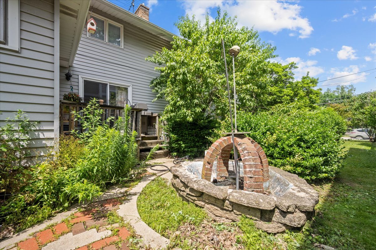 2490 Green Bay Road, Unit 1 Highland Park, IL 60035 - Photo 15 of 18 a backyard of a house with table and chairs and potted plants