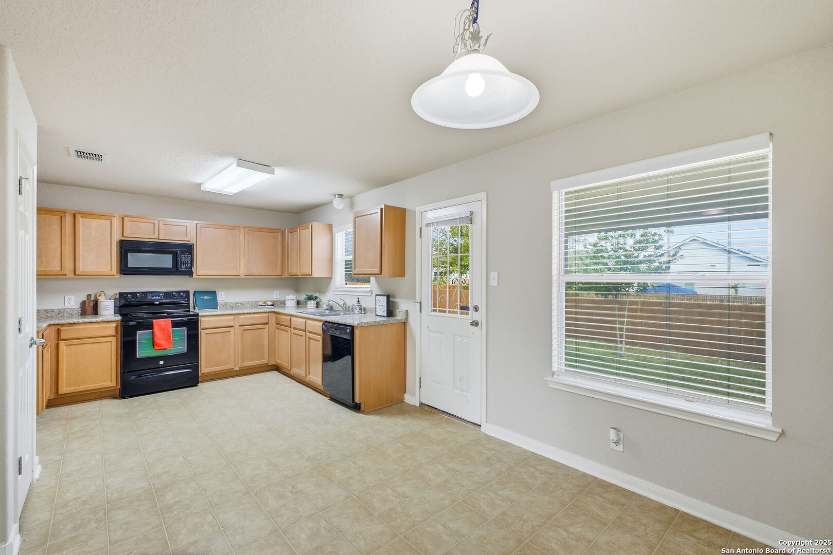 9347 Ingleton San Antonio, TX 78245 - Photo 11 of 24