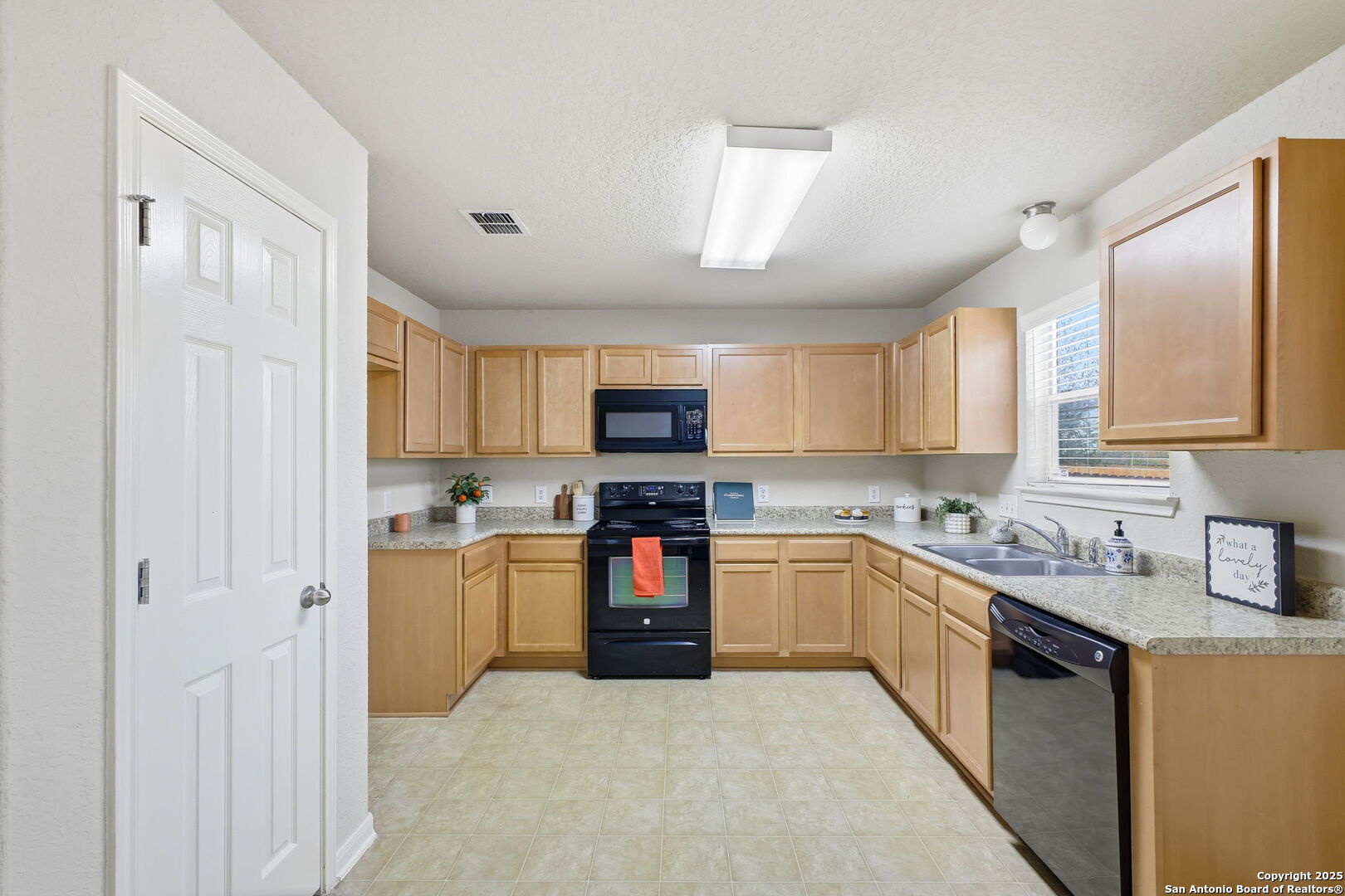 9347 Ingleton San Antonio, TX 78245 - Photo 9 of 24