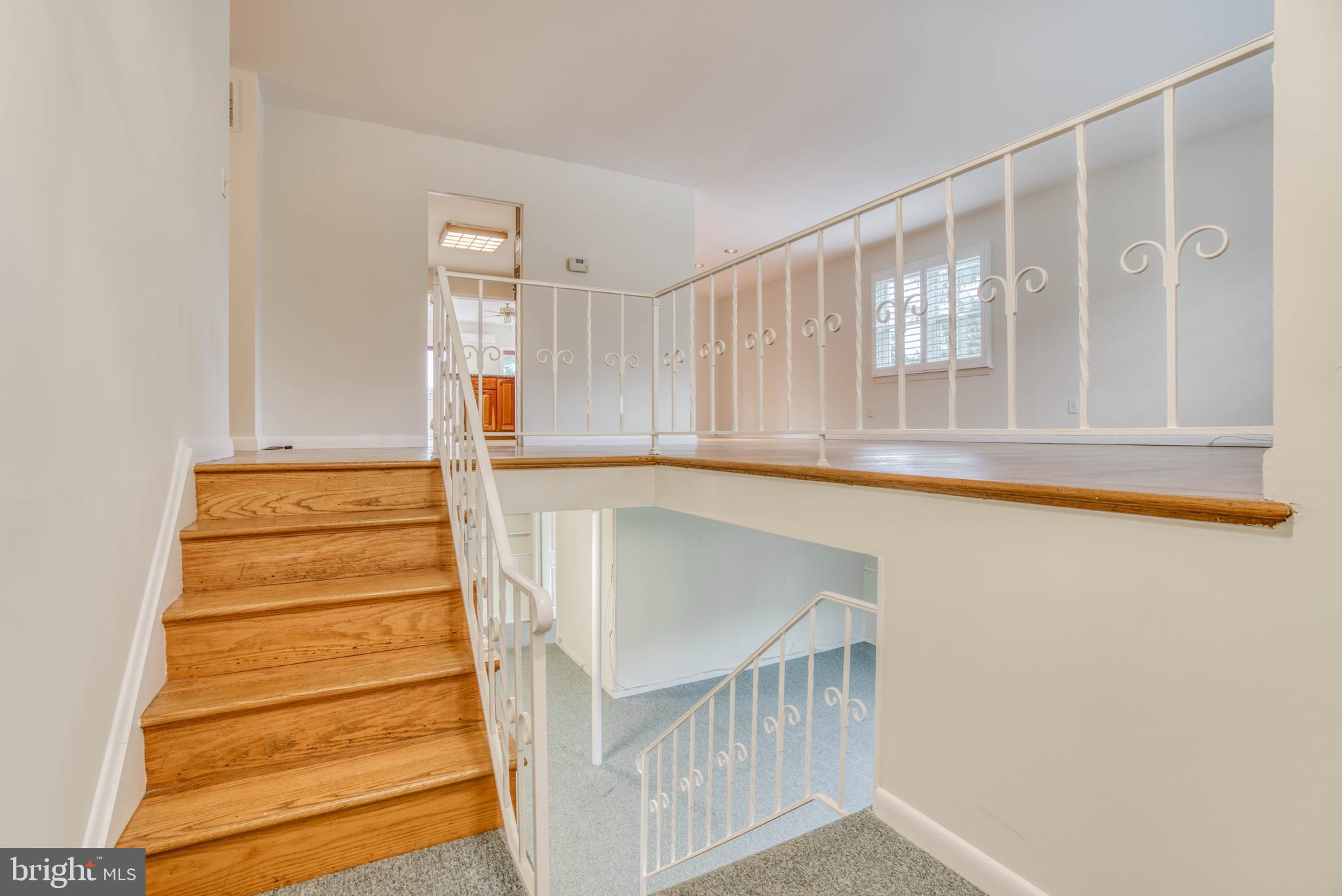 300 West Timonium Road Lutherville-Timonium, MD 21093 - Photo 11 of 50 Entrance showing split foyer