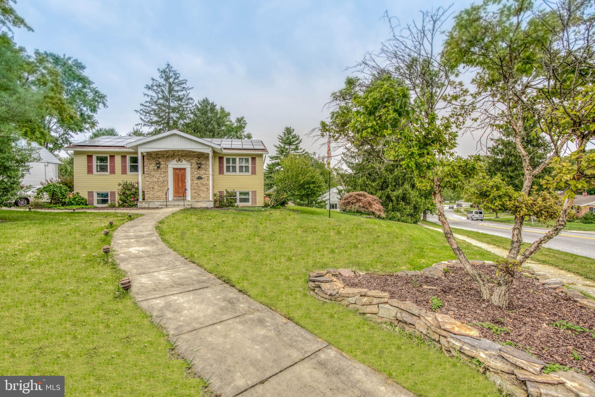 300 West Timonium Road Lutherville-Timonium, MD 21093 - Photo 3 of 50 Lovely Lnadscaping