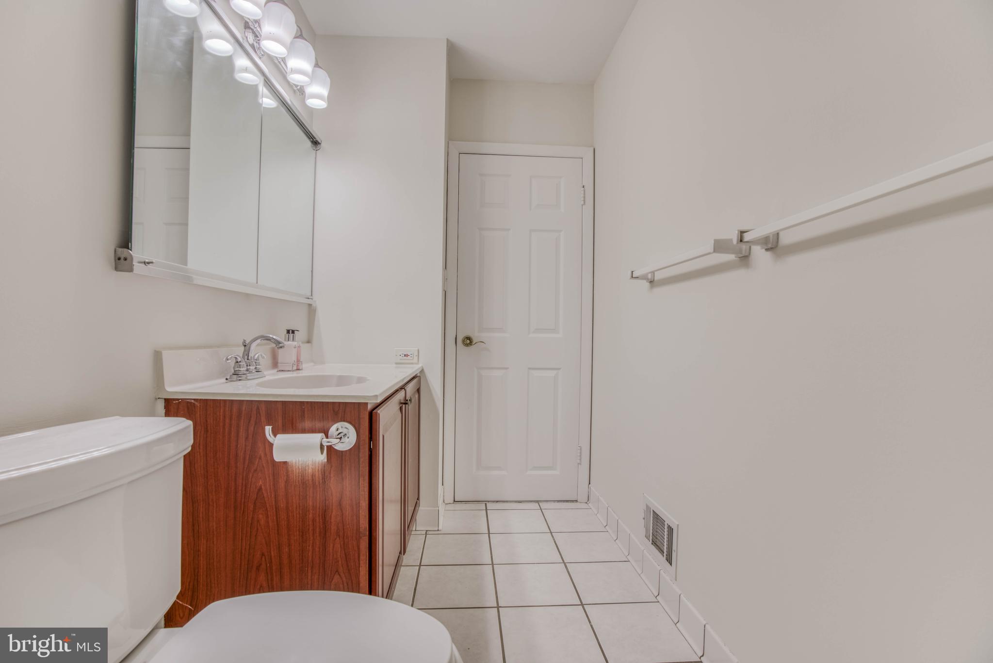300 West Timonium Road Lutherville-Timonium, MD 21093 - Photo 30 of 50 Hall bath is standard size