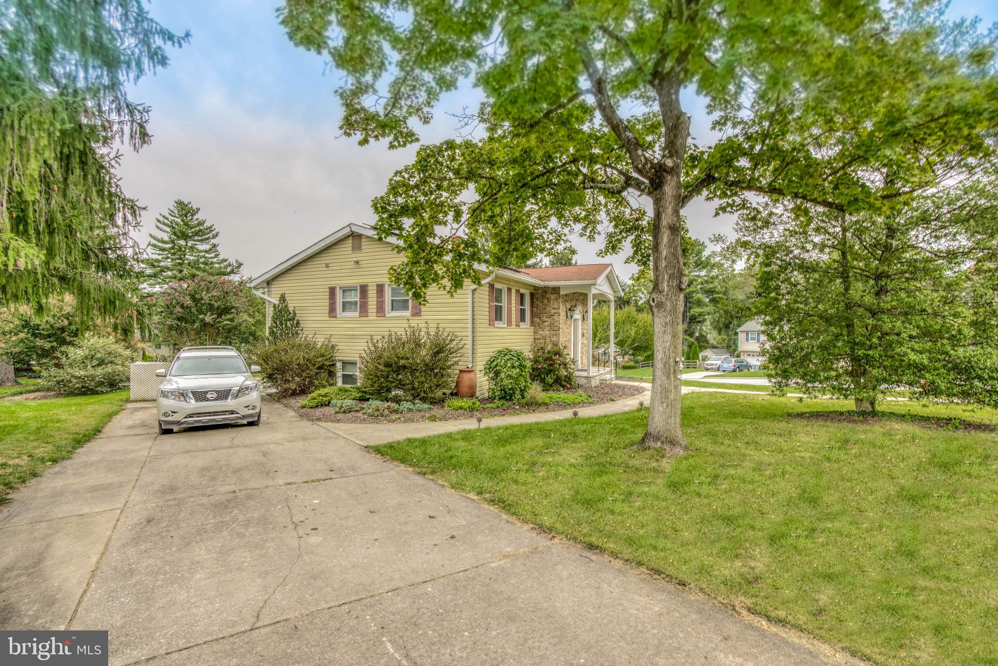 300 West Timonium Road Lutherville-Timonium, MD 21093 - Photo 5 of 50 2-3 car driveway