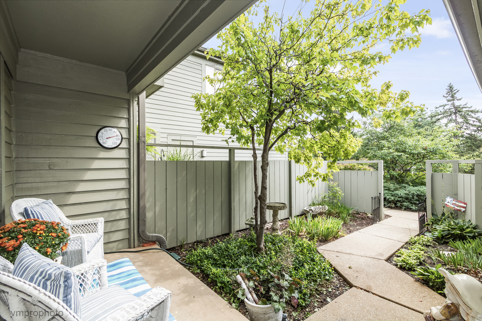 900 Shoreline Road Lake Barrington, IL 60010 - Photo 6 of 43 Gallery Image 6