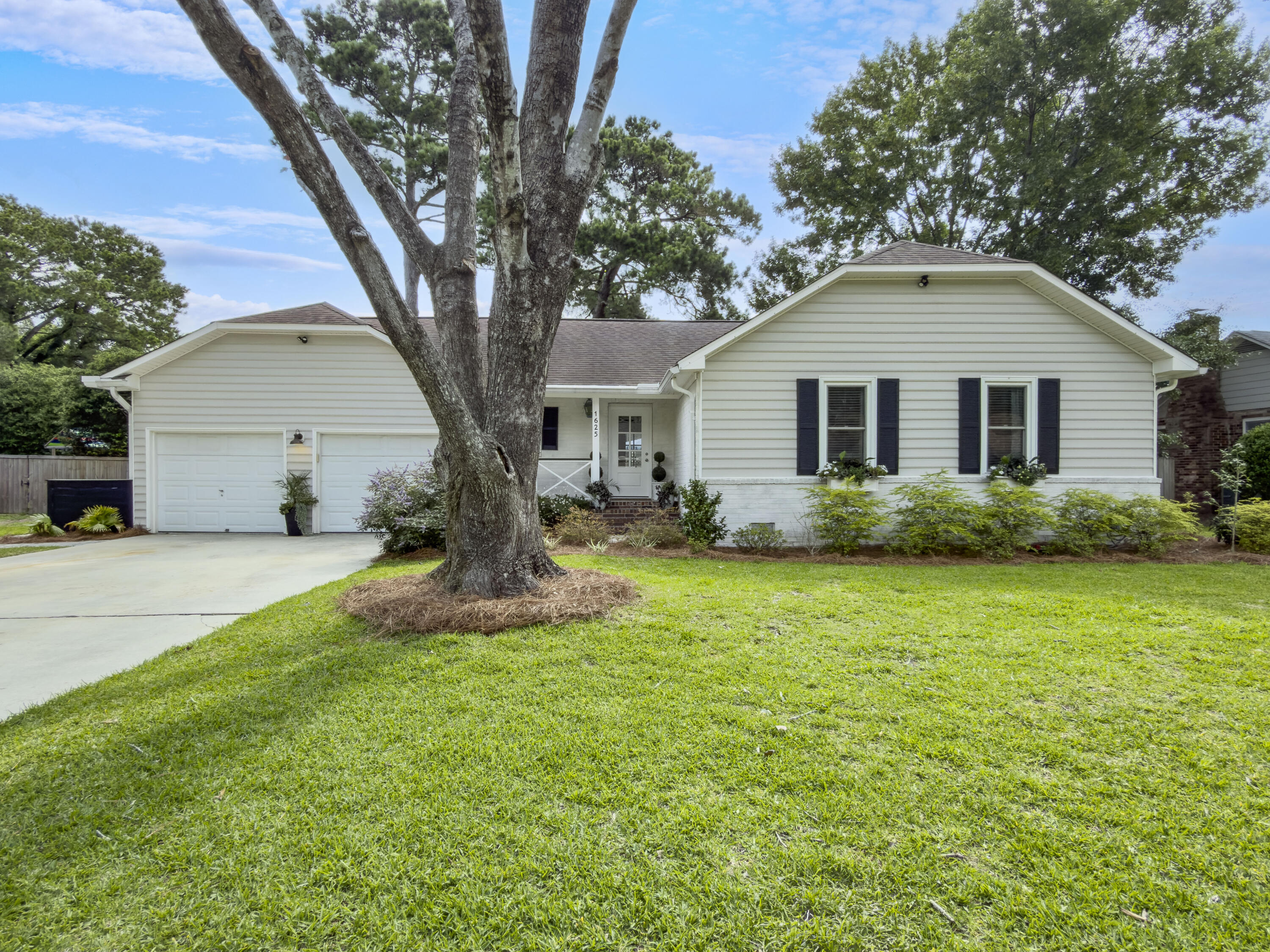 1625 Longview Road Mount Pleasant, SC 29464 - Photo 1 of 37