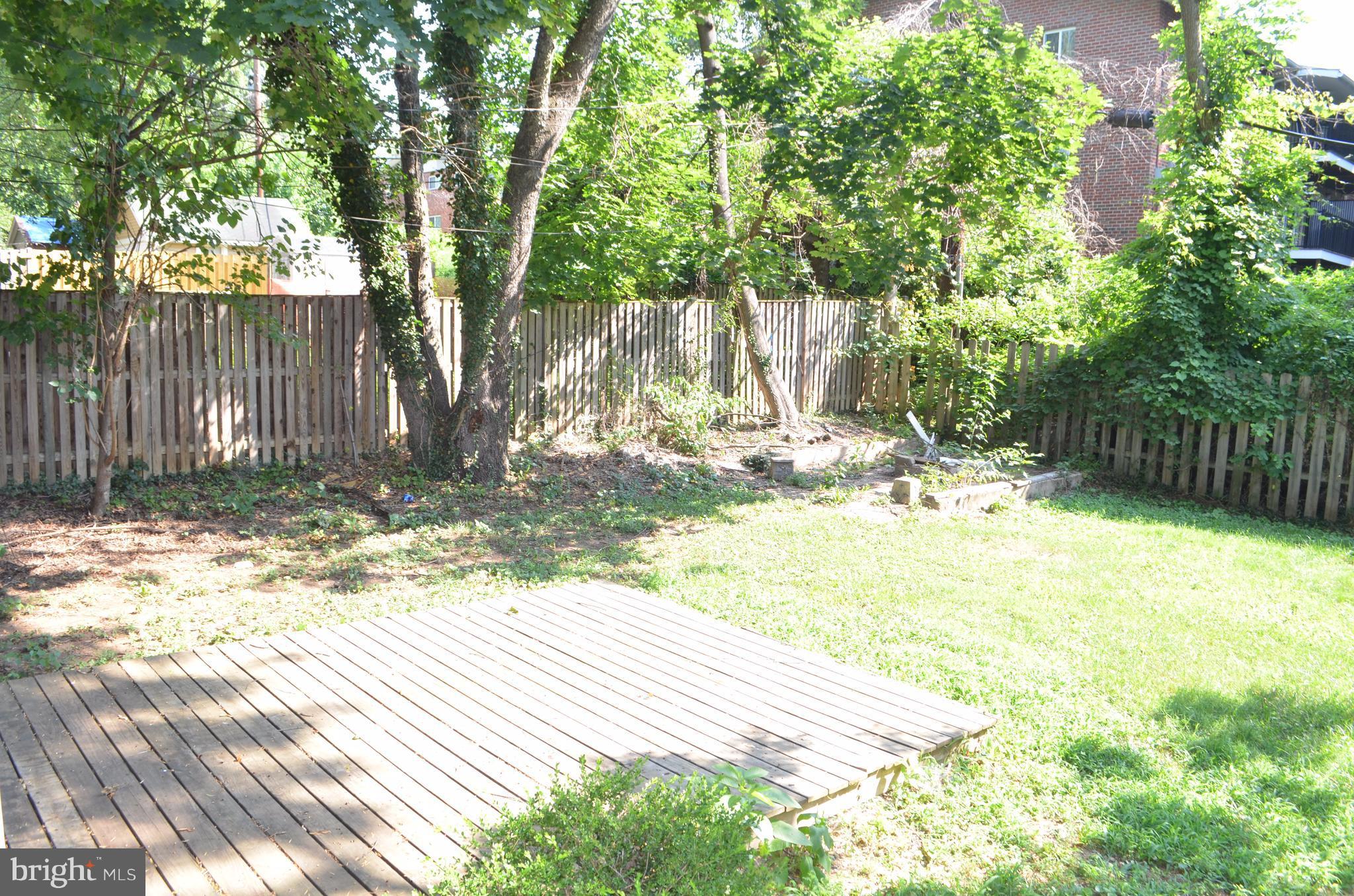 233 Mallow Hill Road Baltimore, MD 21229 - Photo 14 of 14 Exterior (Rear)