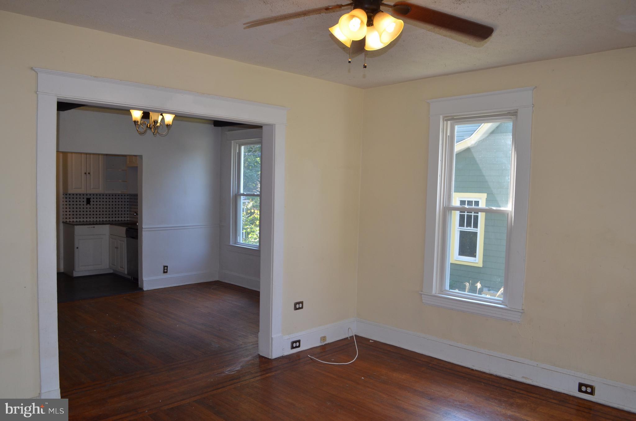 233 Mallow Hill Road Baltimore, MD 21229 - Photo 4 of 14 Kitchen