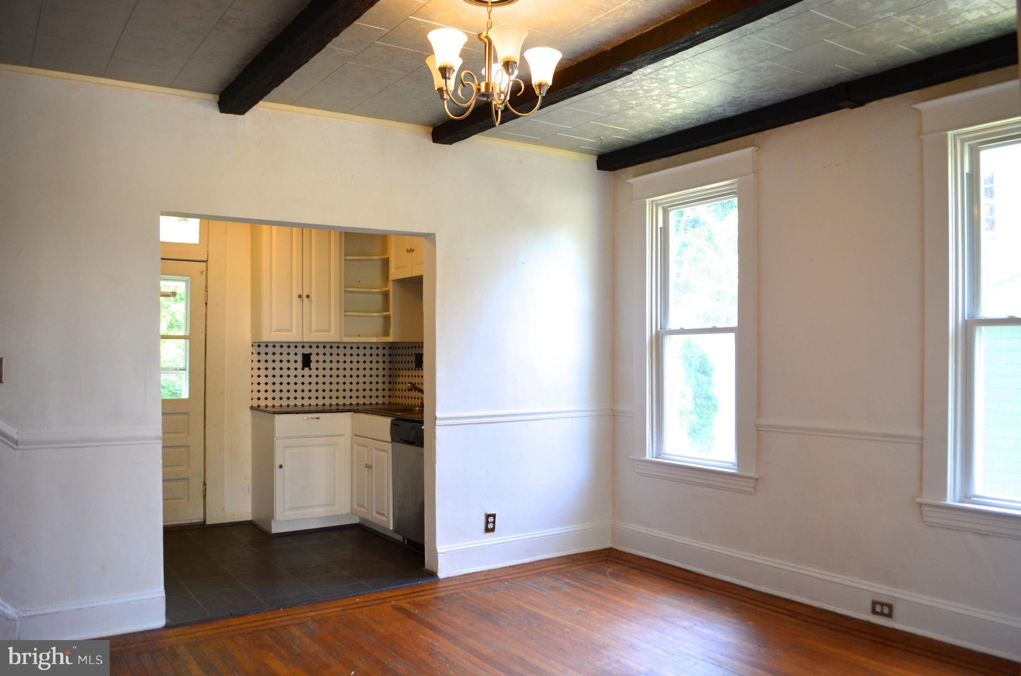 233 Mallow Hill Road Baltimore, MD 21229 - Photo 5 of 14 Dining Room