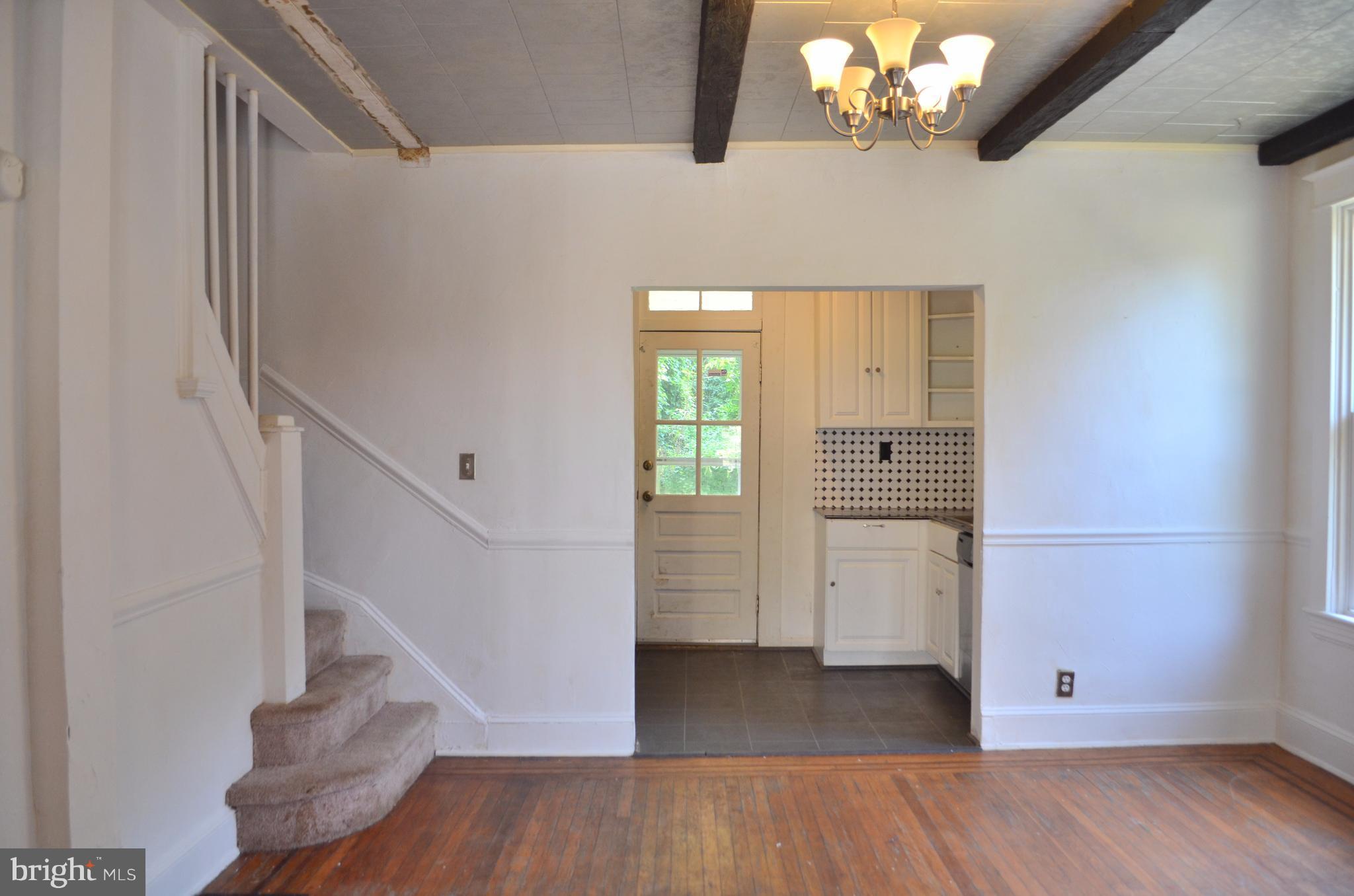 233 Mallow Hill Road Baltimore, MD 21229 - Photo 6 of 14 Dining Room